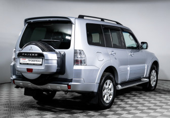 Подержанный автомобиль Mitsubishi Pajero 2013 года (5 фото)