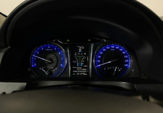 Подержанный автомобиль Toyota Camry Sedan 2017 года (11 фото)