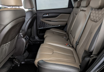 Подержанный автомобиль Hyundai Santa Fe 2022 года (18 фото)