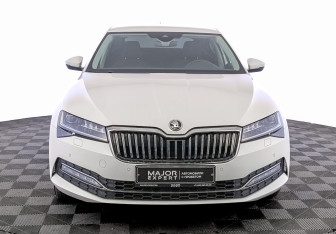 Подержанный автомобиль Skoda Superb Liftback 2021 года (2 фото)