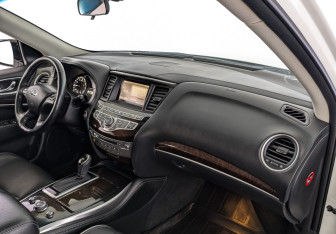 Подержанный автомобиль Infiniti QX60 2018 года (13 фото)