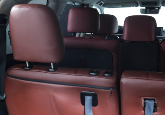 Подержанный автомобиль Lexus LX 2016 года (10 фото)