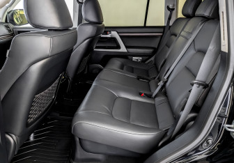 Подержанный автомобиль Toyota Land Cruiser Suv 2019 года (12 фото)