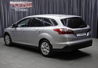 Подержанный автомобиль Ford Focus Wagon 2012 года (7 фото)