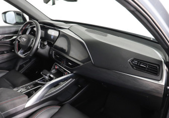 Подержанный автомобиль Geely Tugella 2023 года (10 фото)