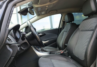 Подержанный автомобиль Opel Astra Sedan 2013 года (19 фото)