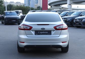 Подержанный автомобиль Ford Mondeo Sedan 2011 года (6 фото)