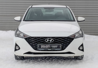 Подержанный автомобиль Hyundai Solaris Sedan 2021 года (2 фото)
