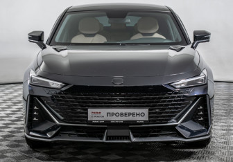 Подержанный автомобиль Changan UNI-V 2022 года (2 фото)