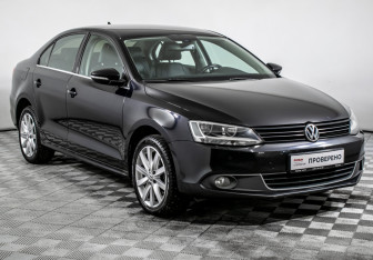Подержанный автомобиль Volkswagen Jetta Sedan 2012 года (3 фото)