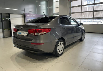 Подержанный автомобиль Kia Rio Sedan 2015 года (4 фото)