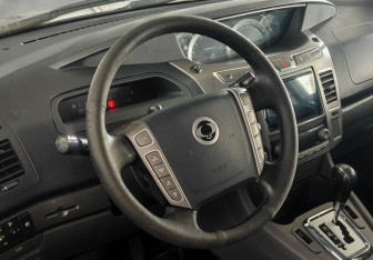 Подержанный автомобиль SsangYong Stavic 2013 года (13 фото)