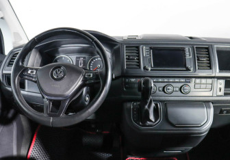 Подержанный автомобиль Volkswagen Multivan 2018 года (7 фото)