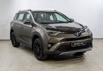 Подержанный автомобиль Toyota RAV4 2016 года (3 фото)