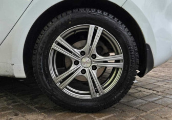 Подержанный автомобиль Kia Ceed Hatchback 2014 года (14 фото)