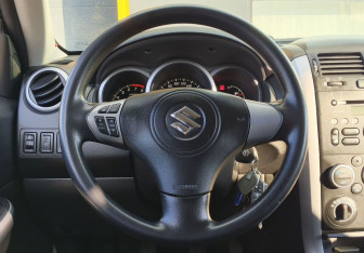 Подержанный автомобиль Suzuki Grand Vitara 2008 года (15 фото)