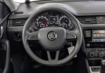 Подержанный автомобиль Skoda Octavia Liftback 2018 года (22 фото)