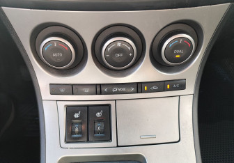 Подержанный автомобиль Mazda 3 Sedan 2011 года (14 фото)