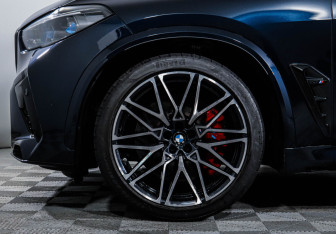 Подержанный автомобиль BMW X5 M 2021 года (15 фото)