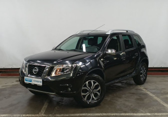 Подержанный автомобиль Nissan Terrano 2014 года (1 фото)