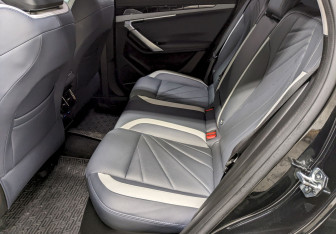 Подержанный автомобиль Geely Atlas 2024 года (16 фото)