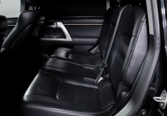 Подержанный автомобиль Toyota Land Cruiser Suv 2014 года (10 фото)