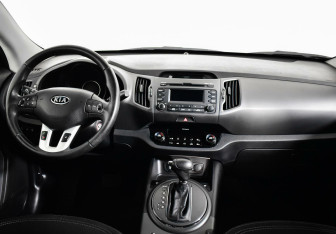 Подержанный автомобиль Kia Sportage 2012 года (8 фото)