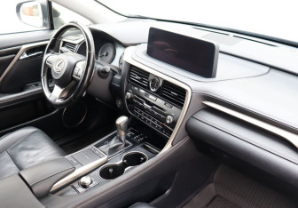 Подержанный автомобиль Lexus RX 2020 года (10 фото)