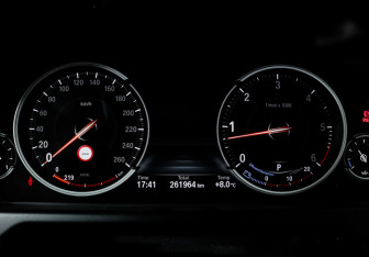 Подержанный автомобиль BMW X5 2015 года (11 фото)