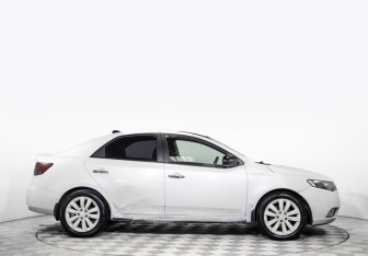 Подержанный автомобиль Kia Cerato Sedan 2010 года (4 фото)