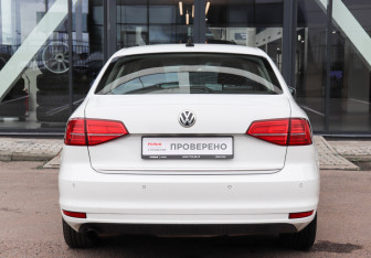 Подержанный автомобиль Volkswagen Jetta Sedan 2017 года (5 фото)