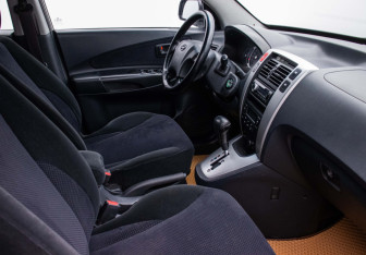 Подержанный автомобиль Hyundai Tucson 2007 года (9 фото)