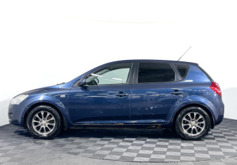 Подержанный автомобиль Kia Ceed Hatchback 2008 года (8 фото)