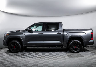 Подержанный автомобиль Toyota Tundra 2023 года (8 фото)