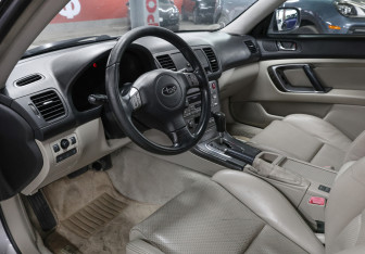 Подержанный автомобиль Subaru Legacy Sedan 2004 года (16 фото)