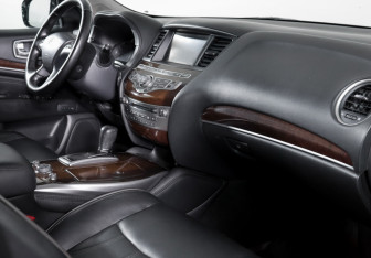Подержанный автомобиль Infiniti QX60 2014 года (9 фото)