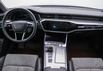 Подержанный автомобиль Audi A6 Sedan 2023 года (13 фото)