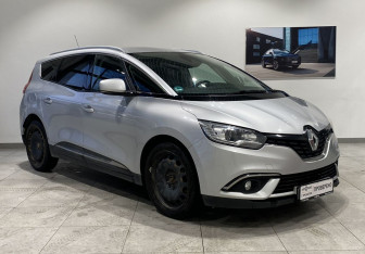 Подержанный автомобиль Renault Scenic 2017 года (3 фото)