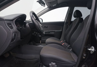 Подержанный автомобиль Kia Rio Hatchback 2011 года (10 фото)