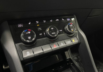 Подержанный автомобиль Skoda Karoq 2021 года (17 фото)
