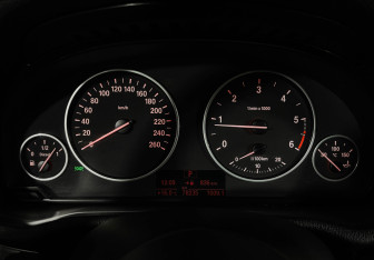 Подержанный автомобиль BMW X4 2018 года (13 фото)