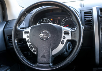 Подержанный автомобиль Nissan X-Trail 2013 года (16 фото)