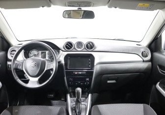 Подержанный автомобиль Suzuki Vitara 2016 года (11 фото)