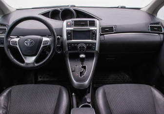 Подержанный автомобиль Toyota Verso 2013 года (13 фото)