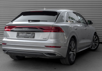 Подержанный автомобиль Audi Q8 2021 года (5 фото)