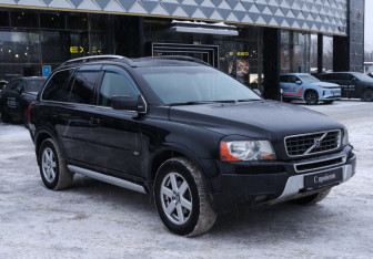 Подержанный автомобиль Volvo XC90 2004 года (3 фото)