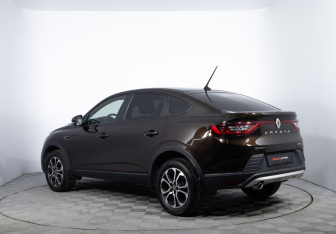 Подержанный автомобиль Renault Arkana 2019 года (7 фото)