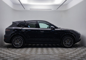 Подержанный автомобиль Porsche Cayenne 2021 года (4 фото)