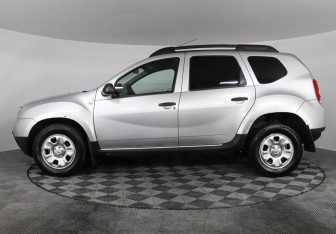 Подержанный автомобиль Renault Duster 2012 года (8 фото)