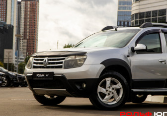 Подержанный автомобиль Renault Duster 2012 года (17 фото)